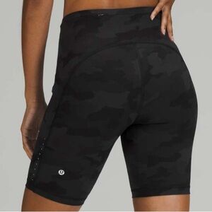 NWT Lululemon x Barry’s Swift Speed High-Rise Short 8" Heritage 365 Camo Black